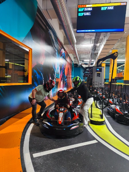 Actividades fuera de los parques Disney. Circuito de Cars. Actividades fuera de los parques Disney. Circuito de Cars.