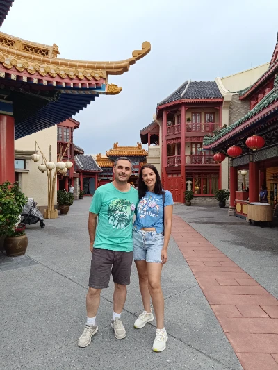 Adultos disfrutando de Disney con un ritmo más pausado