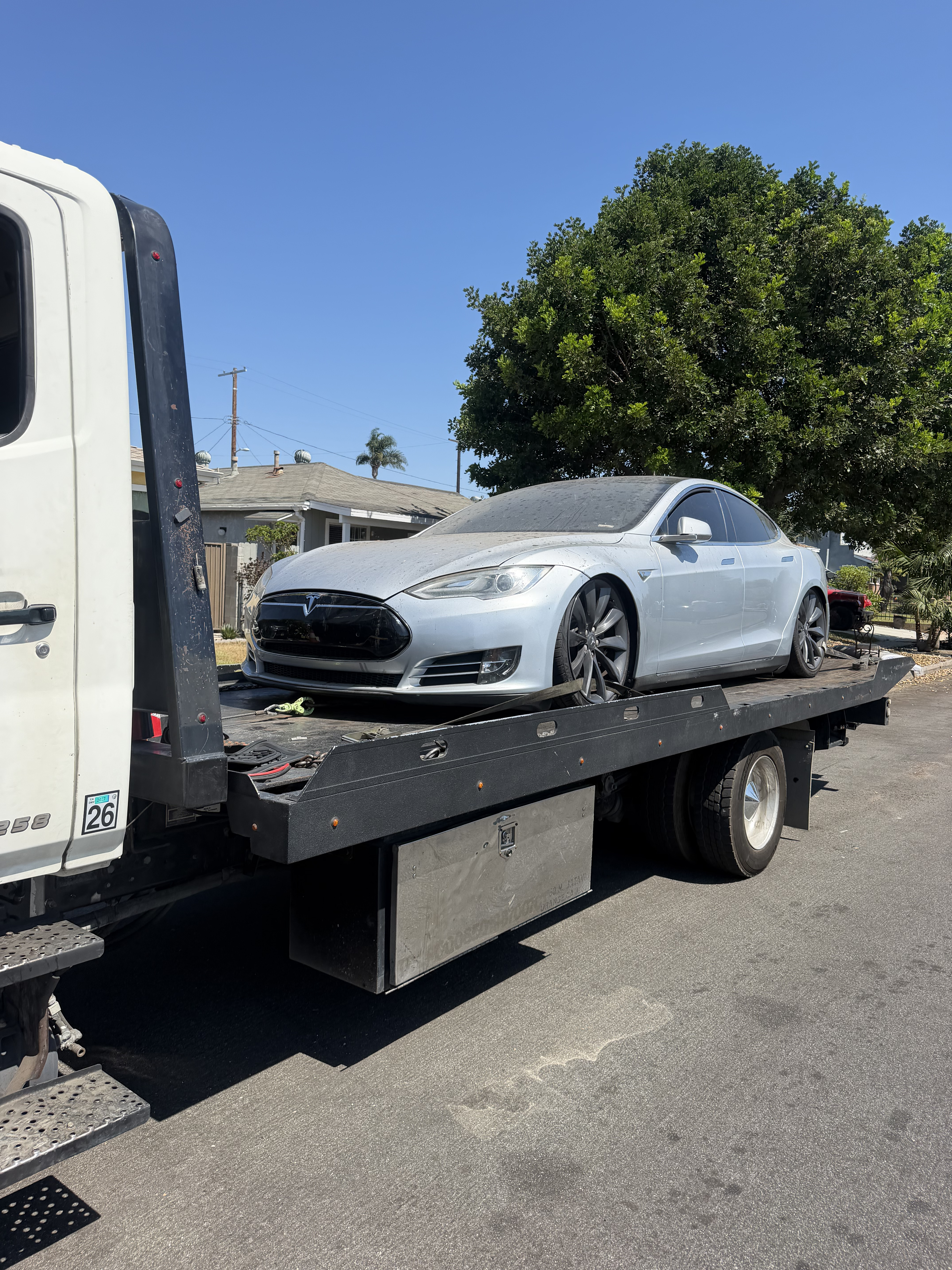 U.V. Towing flatbed tow truck at work