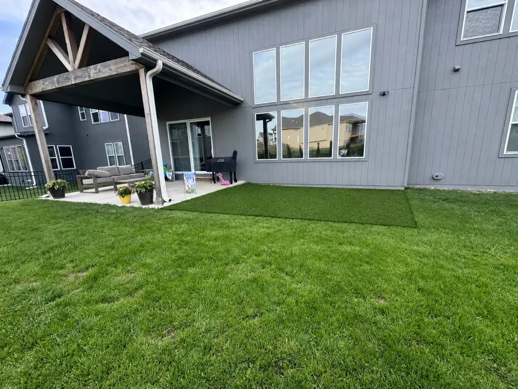 Pet turf area with drainage system in a Kansas City yard