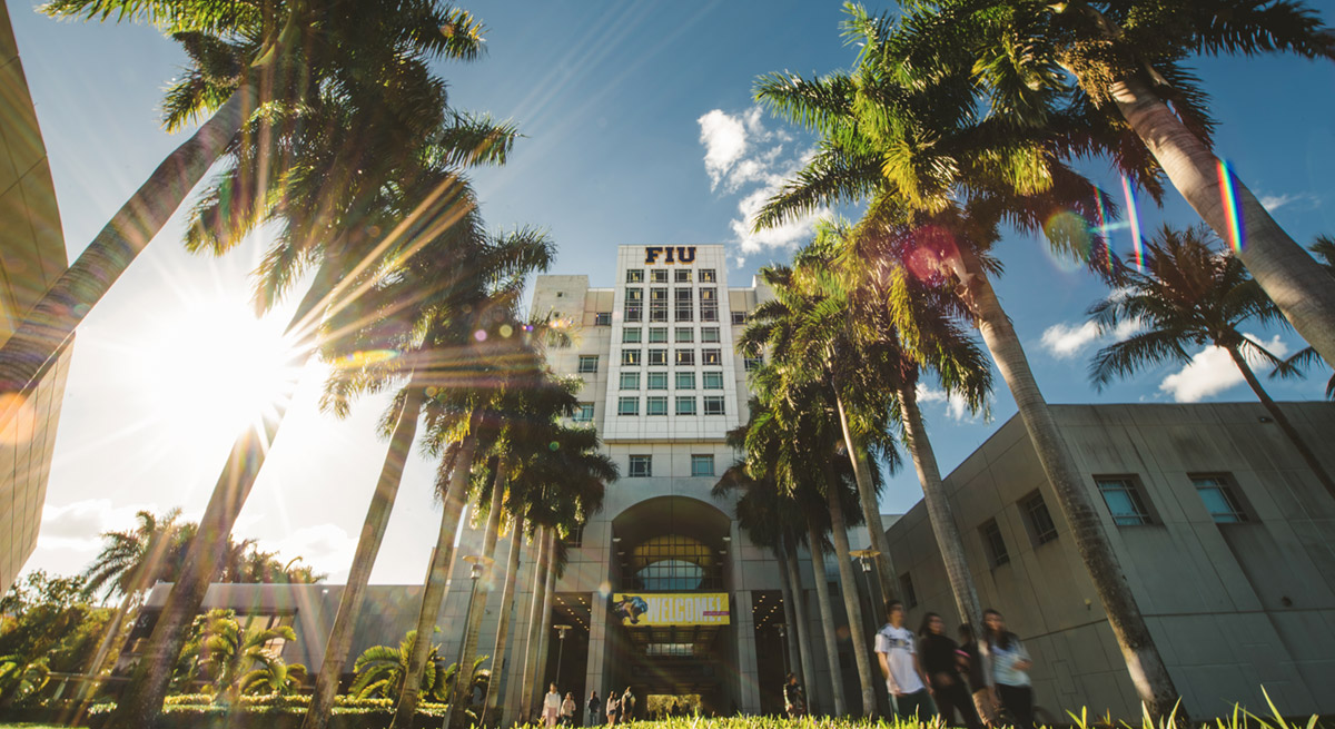 BIZNOVATOR campers on a university campus tour