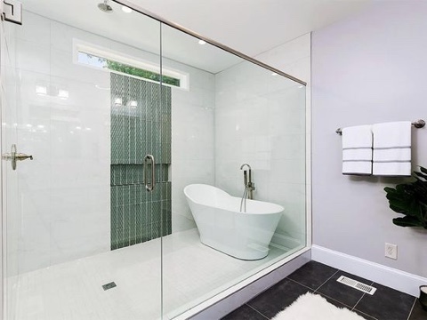 Soaking tub