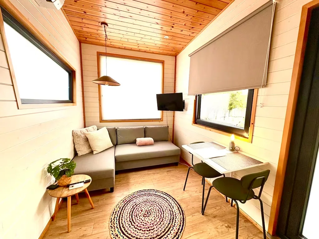 Tiny House Jacuzzi – Woonkamer