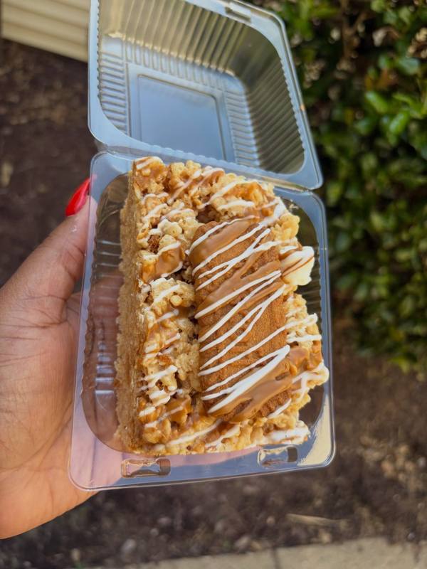 Cookie Butter Rice Krispie Treats by Chrissy