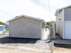 {{ custom_values.service_4 }} in {{custom_values.area_4})