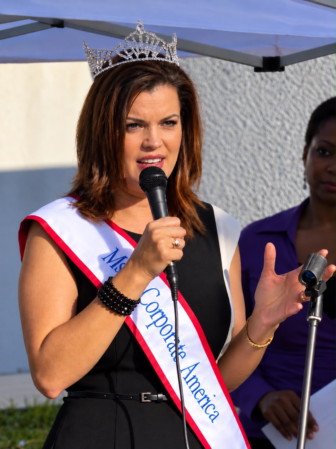 Di-Anne Elise, Ms. Corporate America Lifetime Queen, speaking at the High Heels, High Hopes event benefiting Dress for Success Greater Orlando