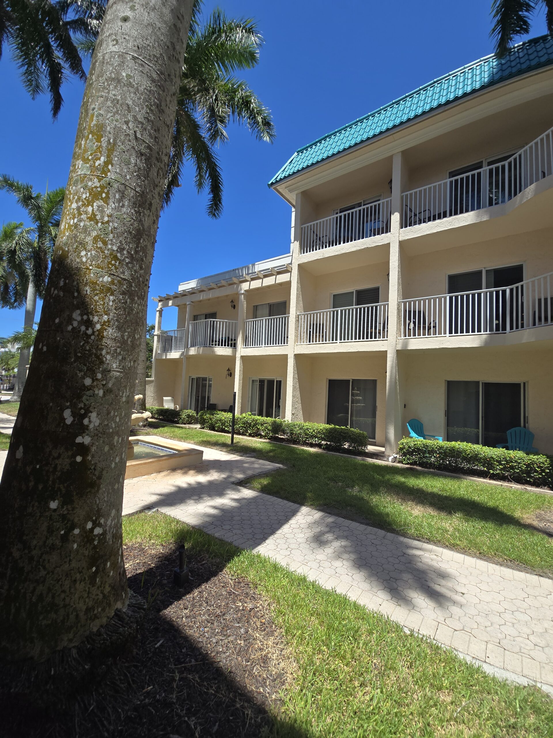 Multi-story building exterior painting, Bradenton FL