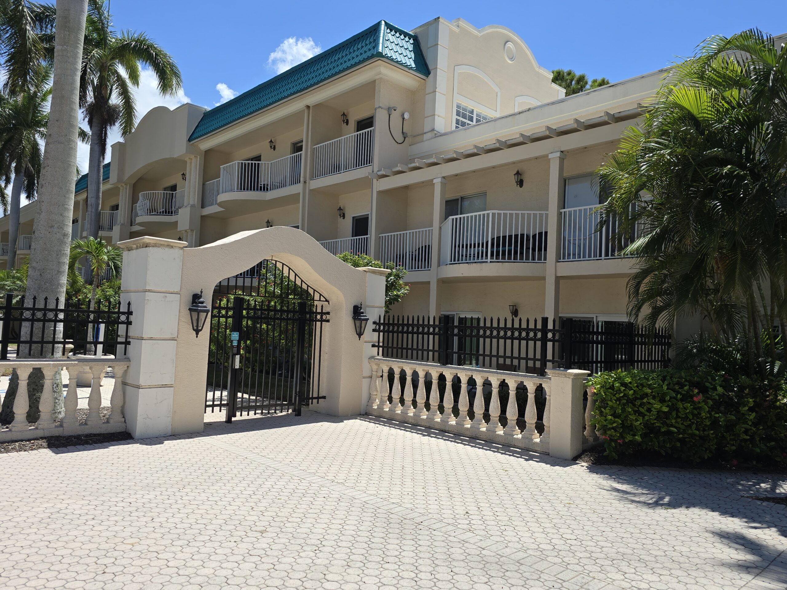Multi-story condo exterior painting, Gulf Coast FL