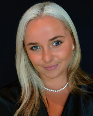 Sydney Davis, therapist at No Stress No Stigma in Seattle