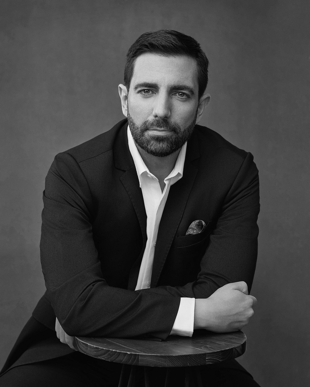 David G., directivo retratado en el estudio de Cristina Robles