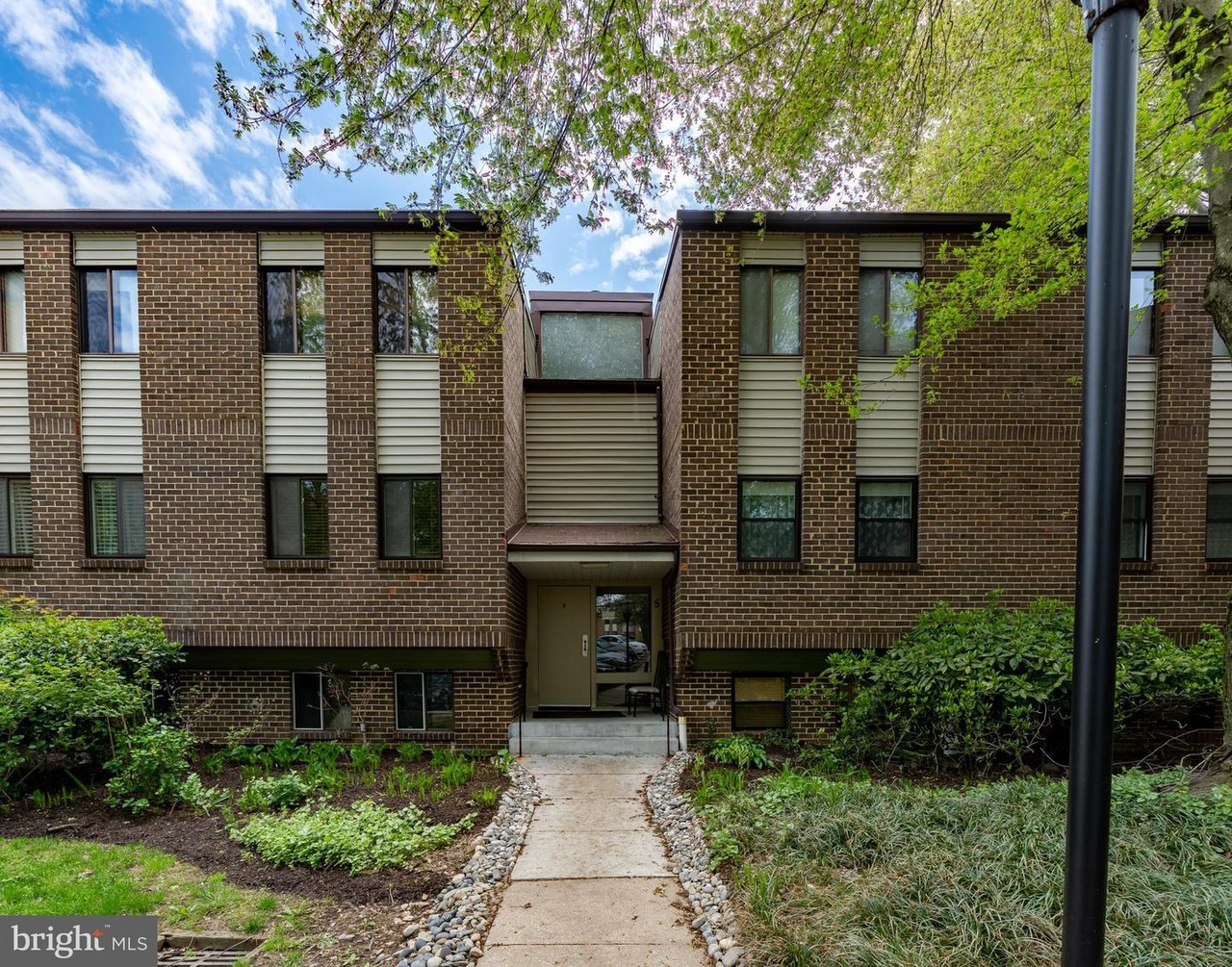 5 Suntop Ct #T-1, Baltimore, MD 21209 — Garden-level condo for rent