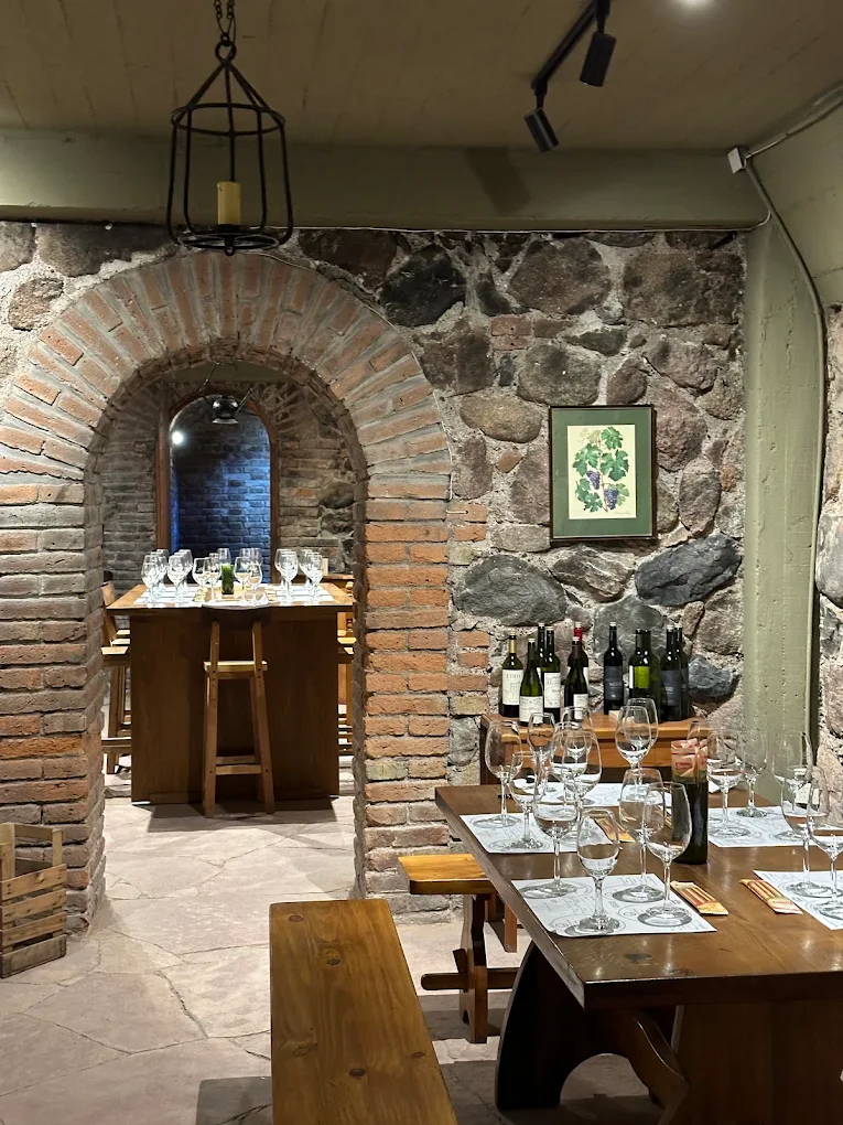 Espacio histórico interior de Bodega Weinert.