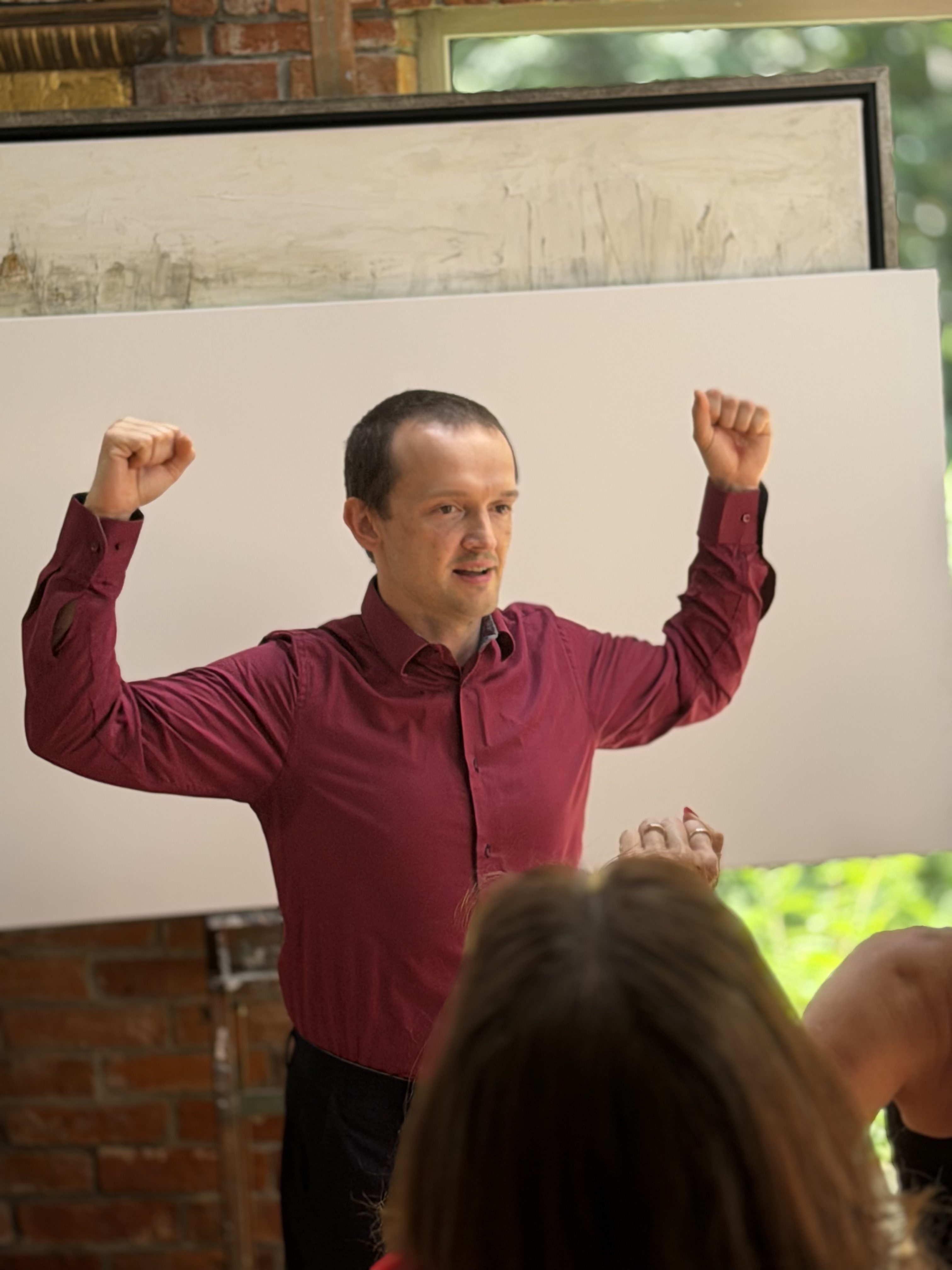 Jakub Rosiński w energetycznym momencie wykładu