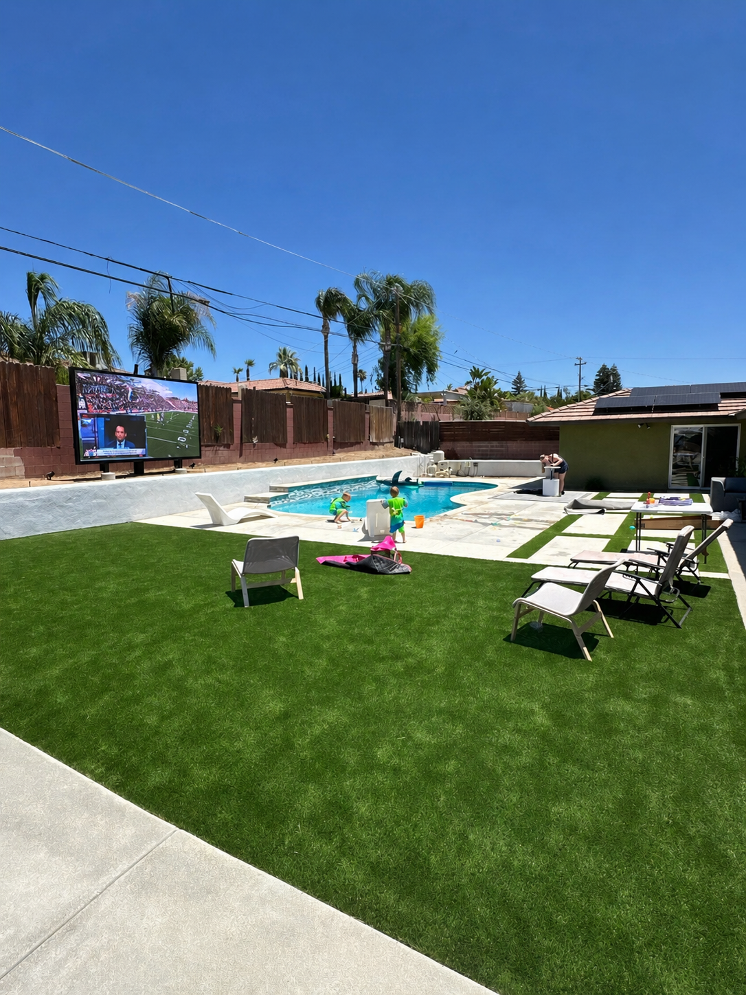 Side-by-side comparison diagram of a purpose-built outdoor LED display versus a traditional consumer outdoor TV