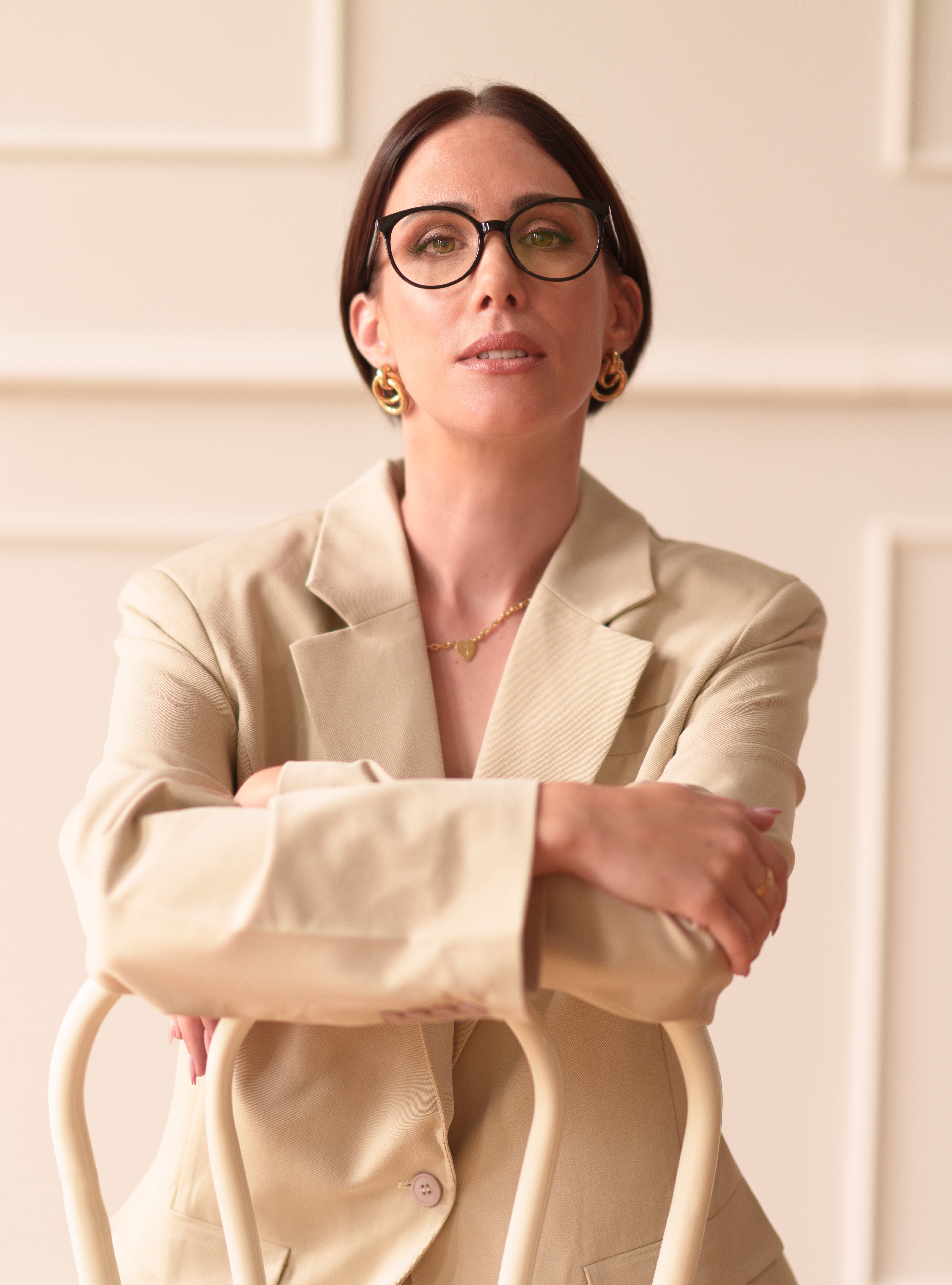 Nat Hugill, Executive Wellness Coach, providing 1:1 THRIVE Executive Coaching and Neuro-Somatic Mentorship for ambitious women.