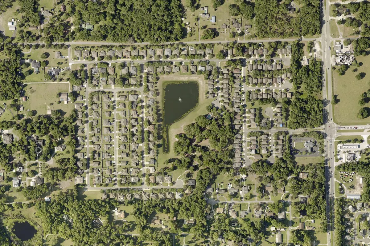 2024 Volusia County aerial photo of Glenwood Springs in DeLand, FL, homes around a pond with a fountain