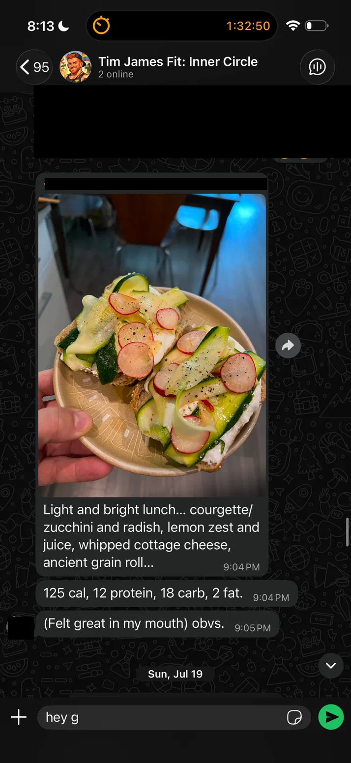 Screenshot of a client posting his lunch in the group with the calories, protein, carbs and fat.