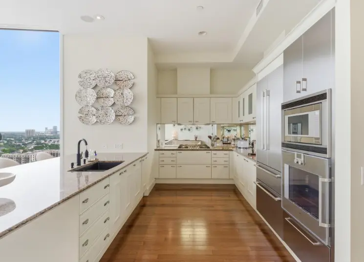 Interior of 2727 Kirby Drive Unit 16C