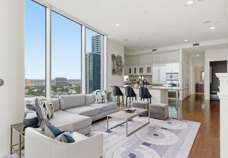 2727 Kirby Drive Unit 16C residence