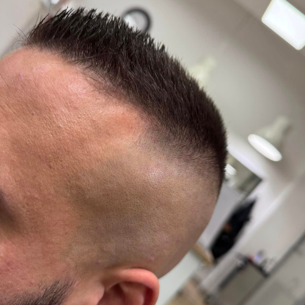 Férfi fade hajvágás oldalról – Color and Cut