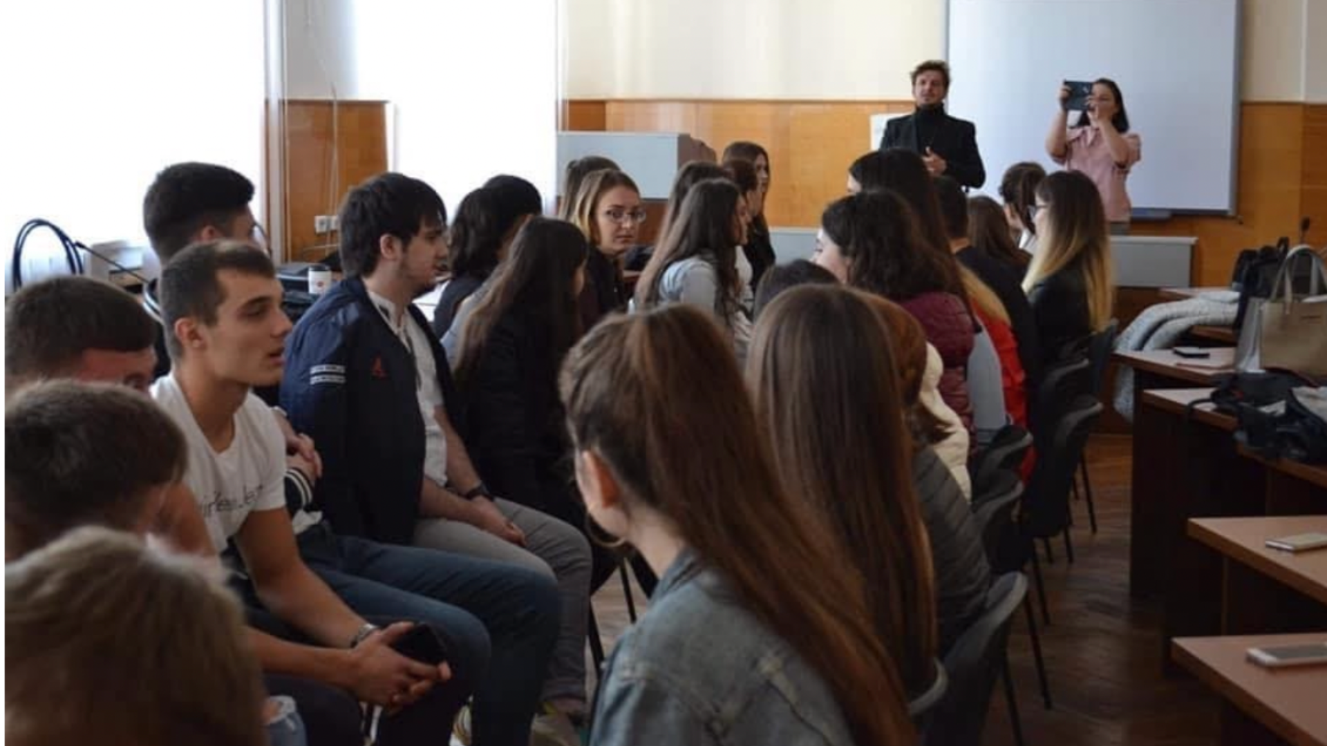Sesiune UncageX în amfiteatrul Universității de Stat din Moldova