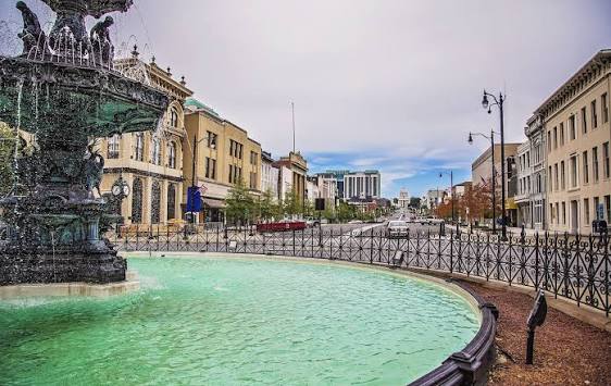 Welcoming town streets and local architecture in Prattville
