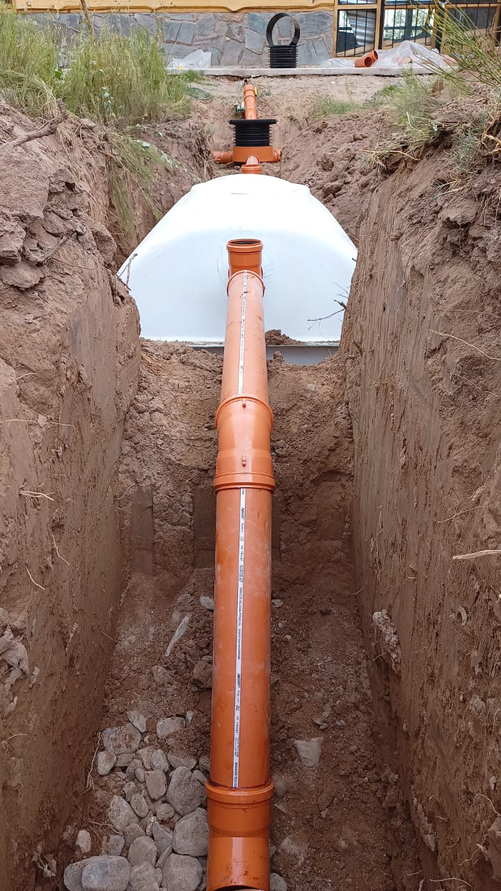 Planta de tratamiento Ecotanq domiciliaria · Detalle del lecho nitrificante dentro de la planta Ecotanq.