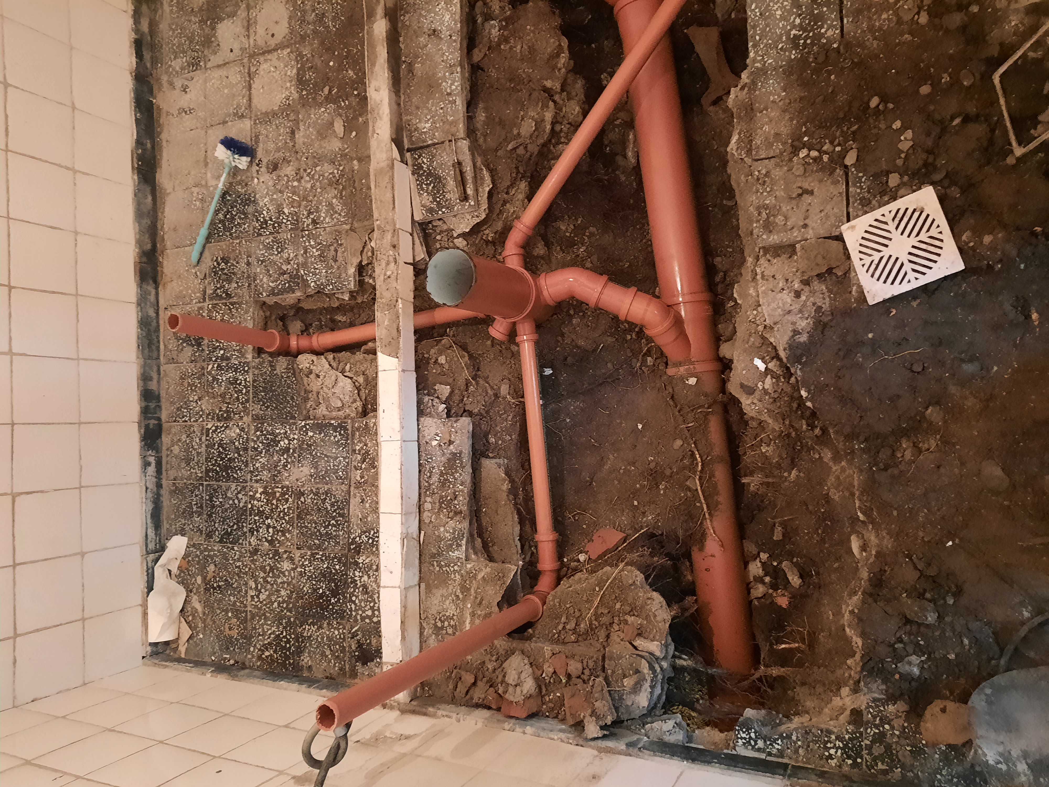 Instalación domiciliaria de red de desagües · Prueba de escurrimiento y funcionamiento del sistema.