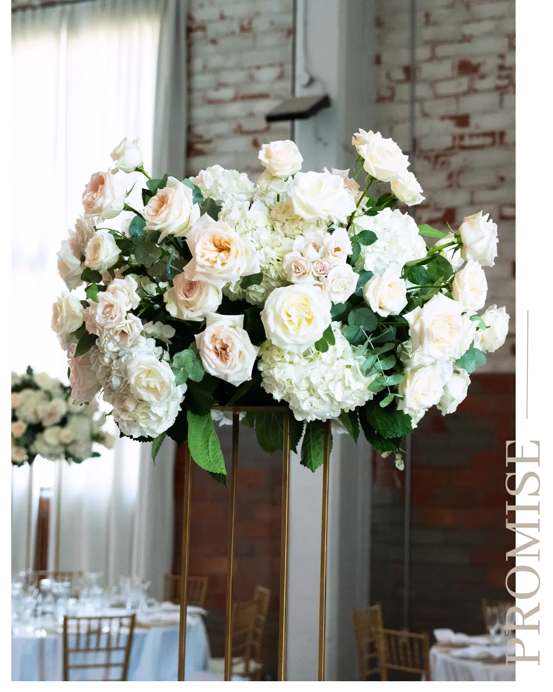 Elegant white wedding floral centerpiece with roses and hydrangeas designed by a Montreal wedding florist
