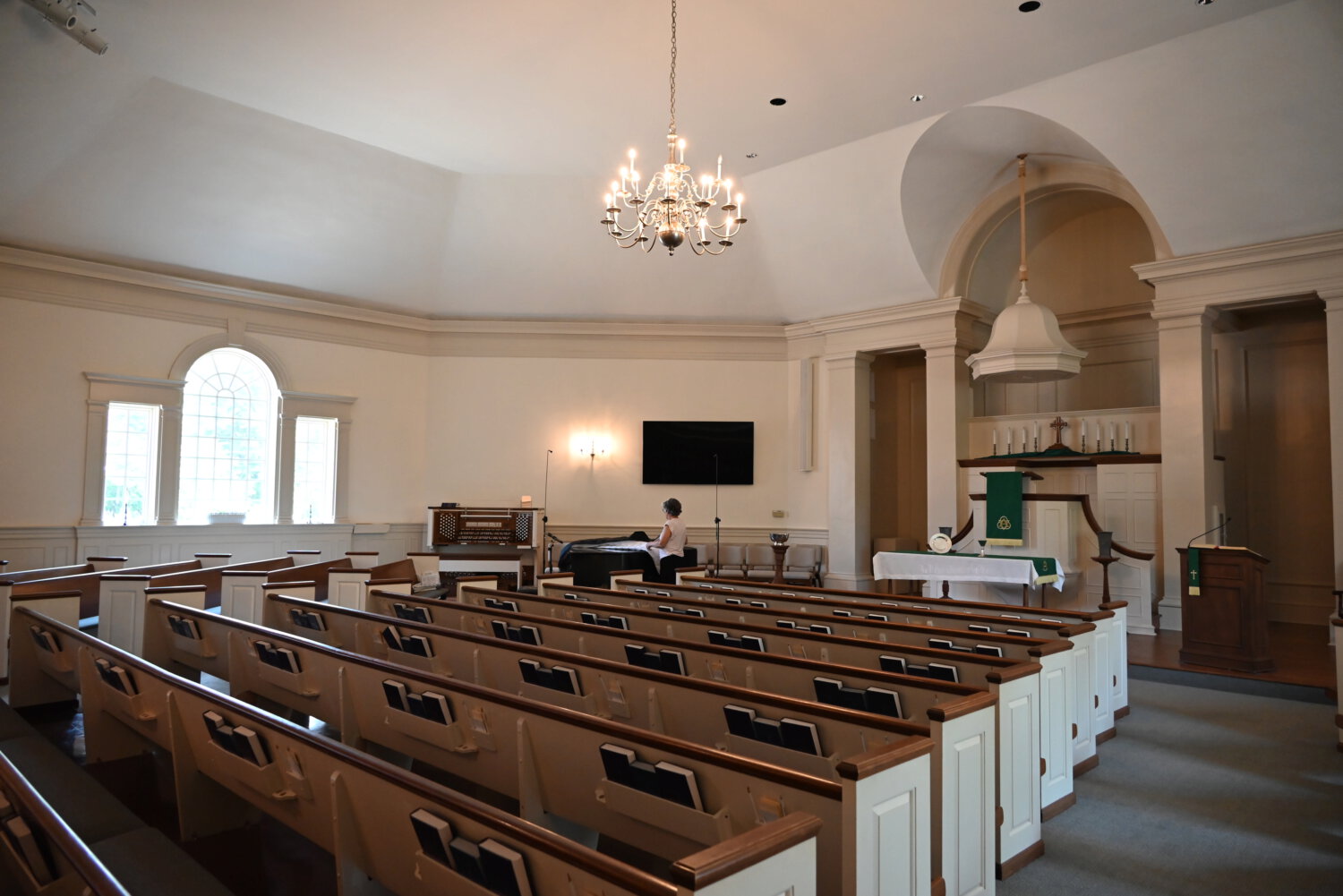 A large event space at Potomac Presbyterian Church with a vaulted ceiling and chandelier