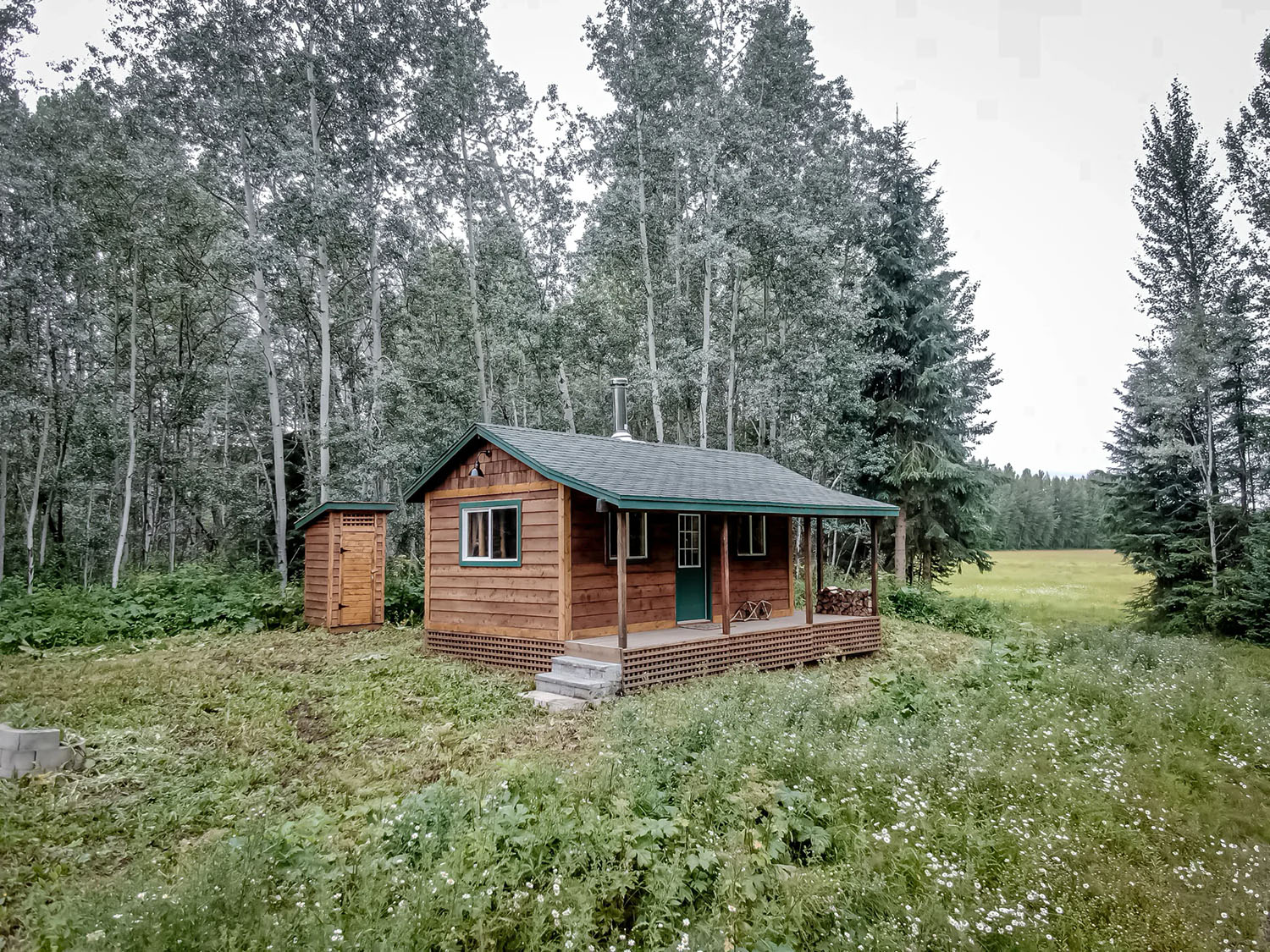 Anglers Inn with mountain view