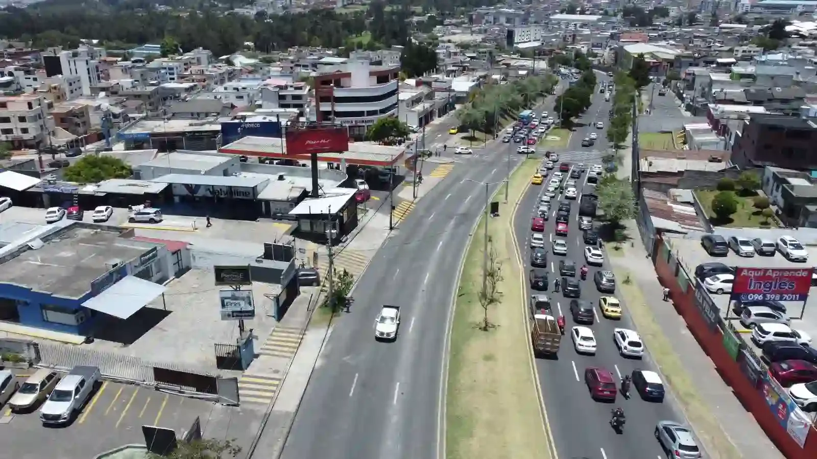 Vista aérea real del corredor de Av. Occidental y el entorno de El Condado