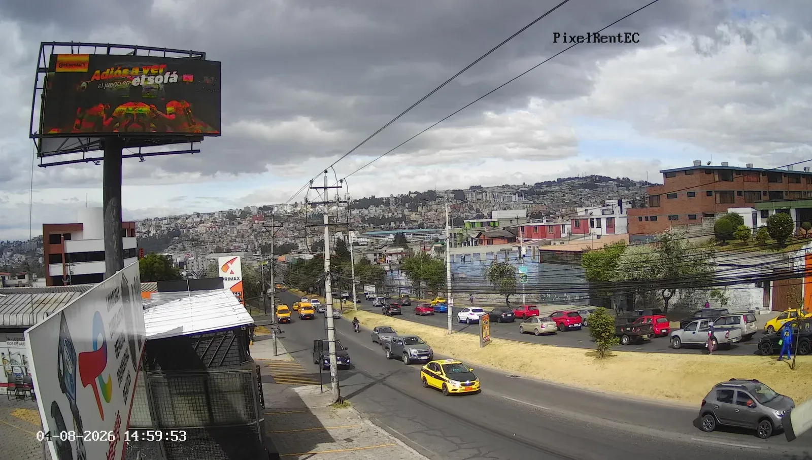Vista real de la pantalla Pixel Rent junto a la estación Primax