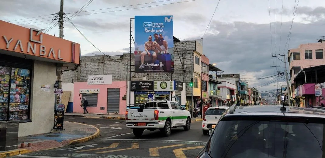 Calle Carapungo y Lizardo Becerra
