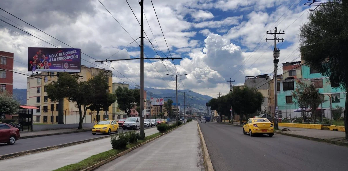 Teniente Hugo Ortiz y Moromoro · sentido norte-sur