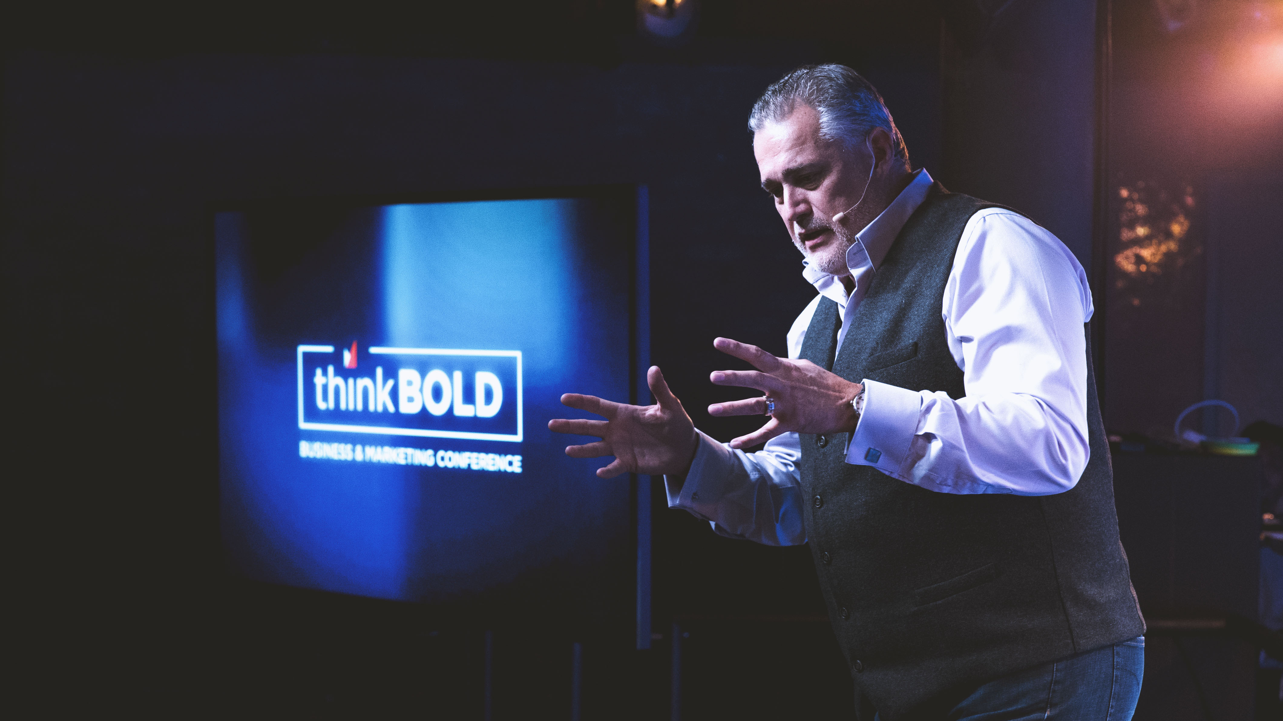 Jeffrey Hayzlett on stage with audience — thinkBOLD conference