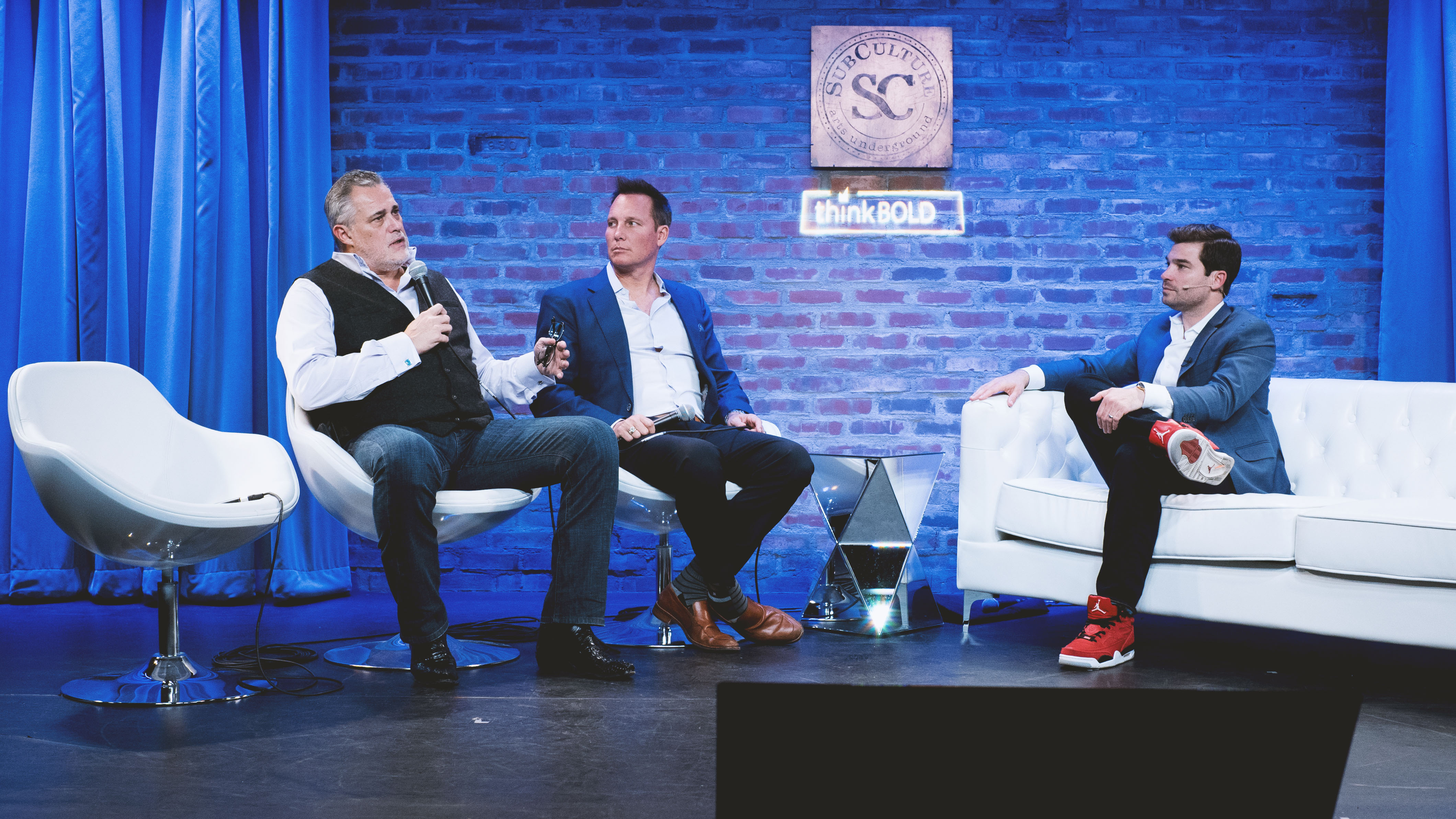 Jeffrey Hayzlett speaking at conference