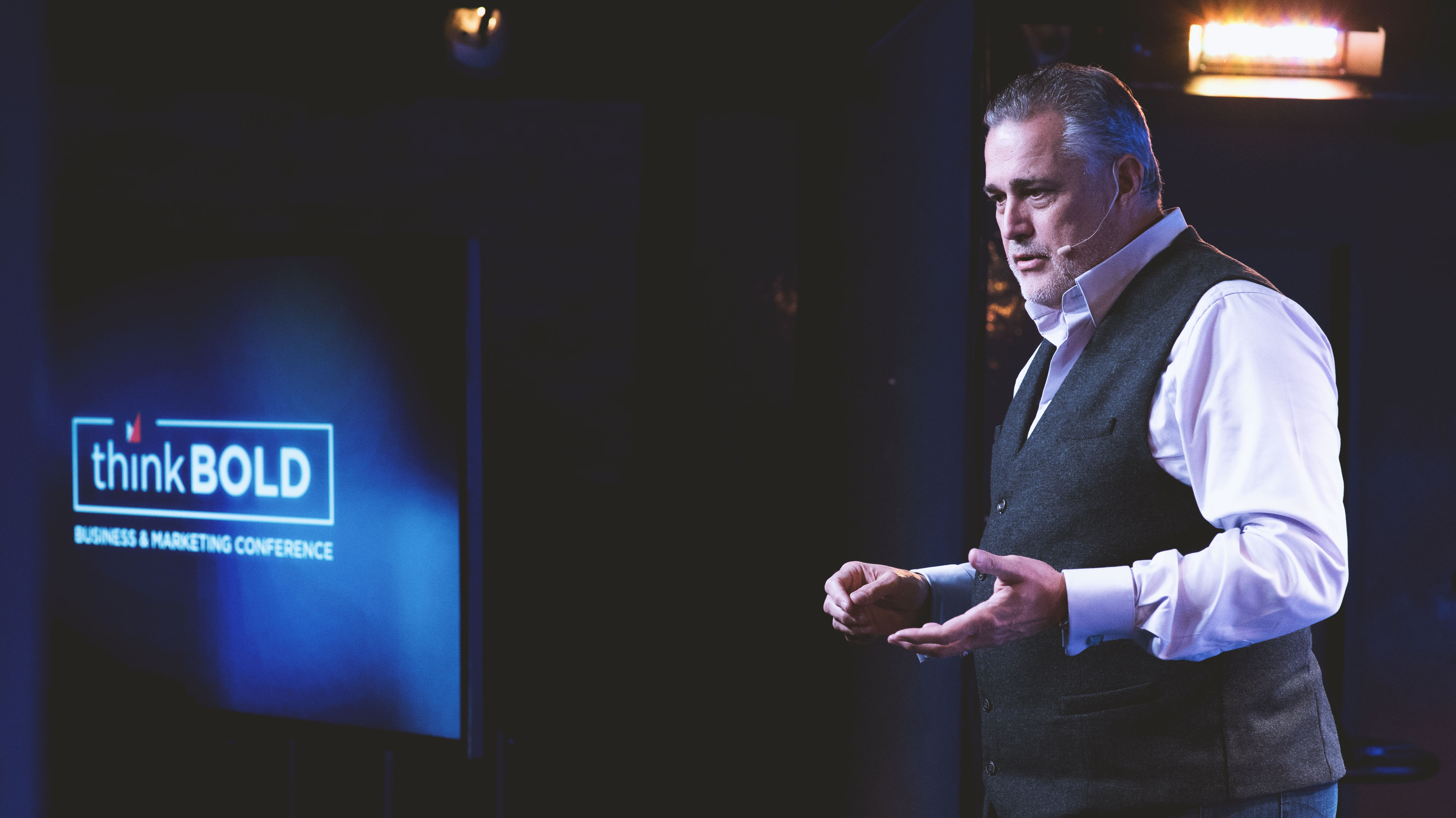 Jeffrey Hayzlett on stage keynote