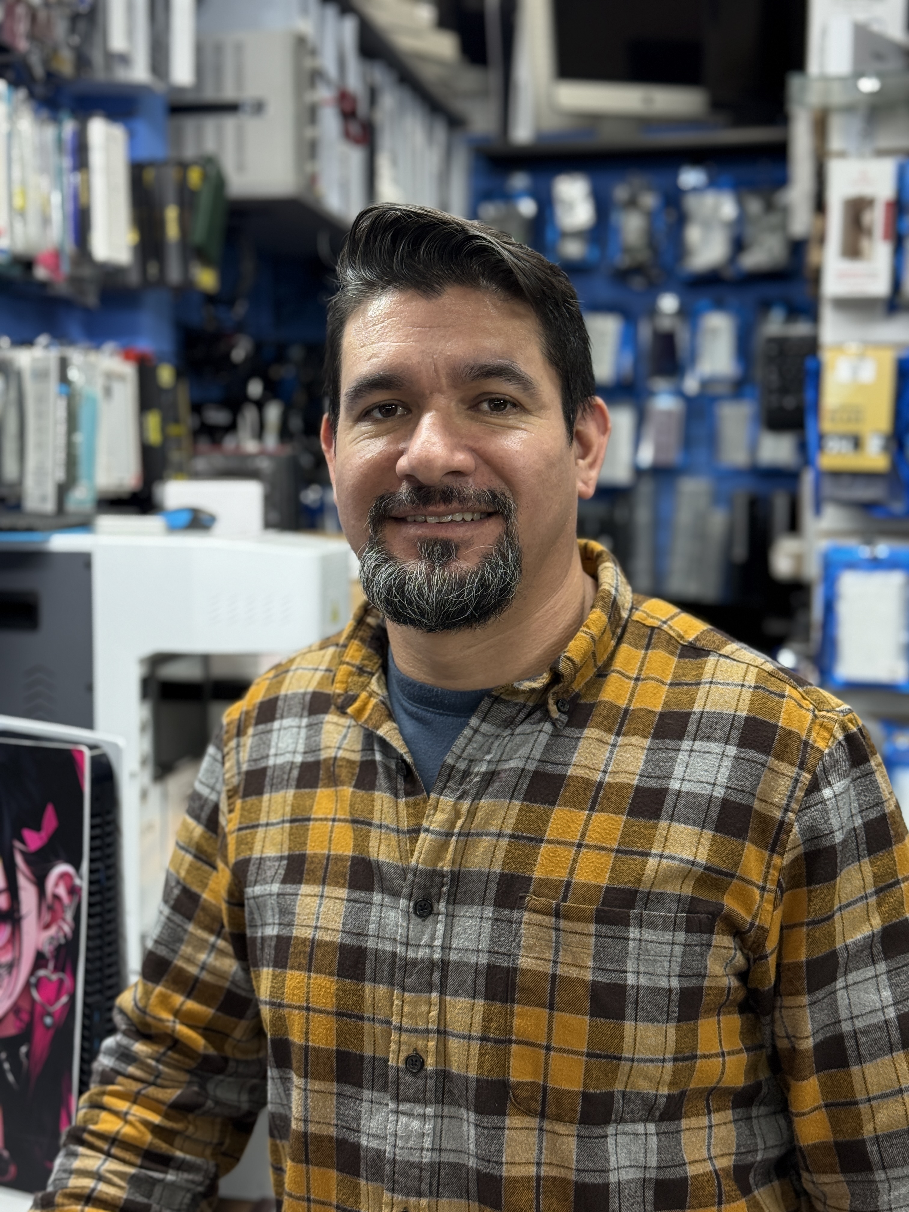 Rafael, owner of Hi Tech Repair in West Palm Beach, FL