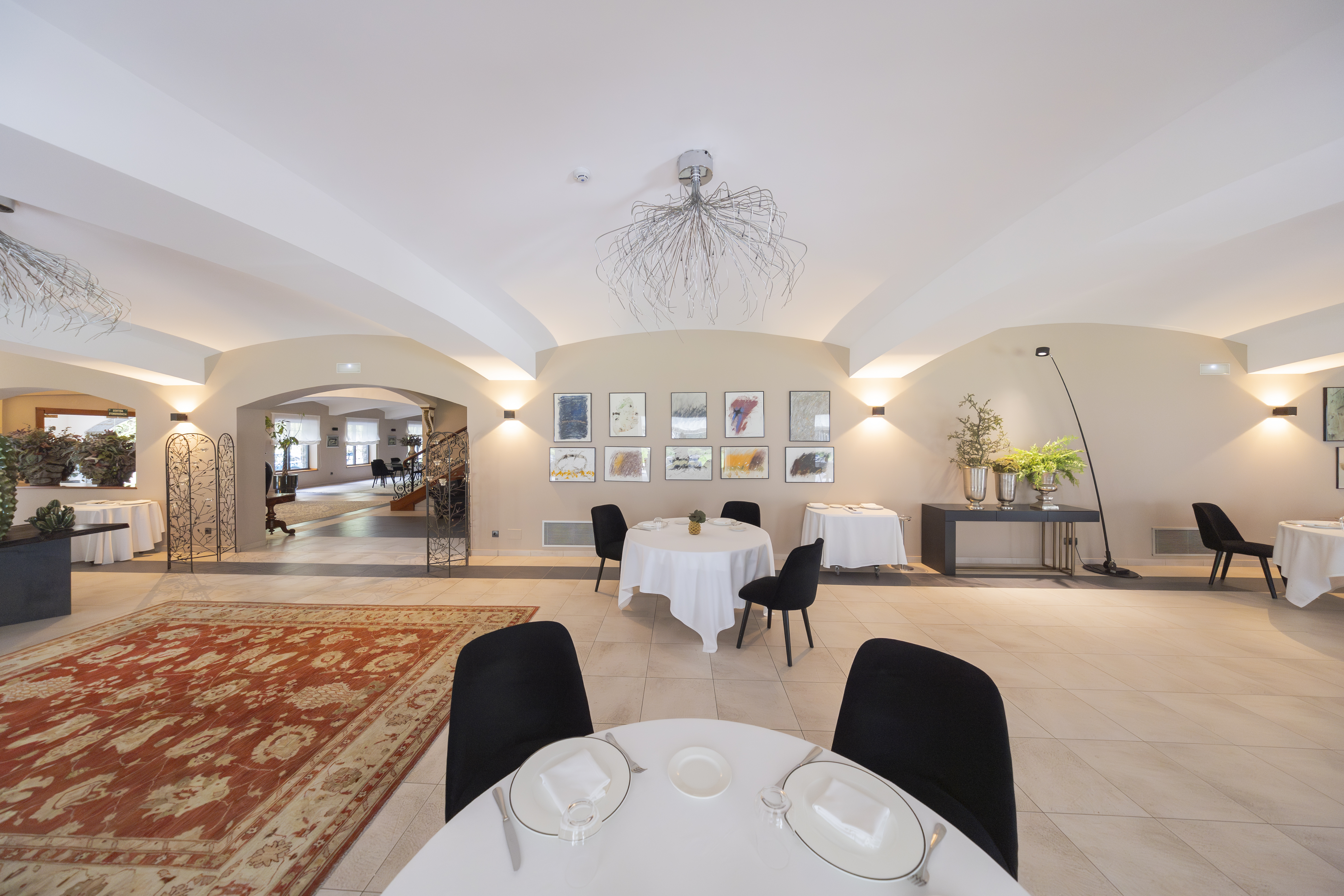 Salón principal montado para banquete