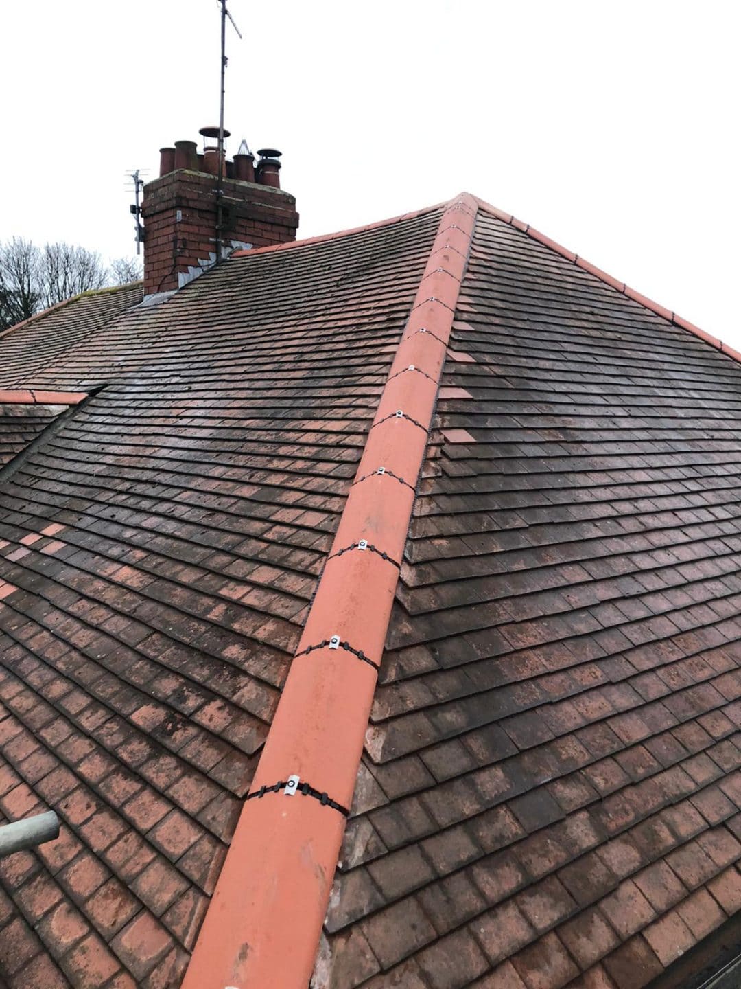 Completed mechanically fixed dry ridge system