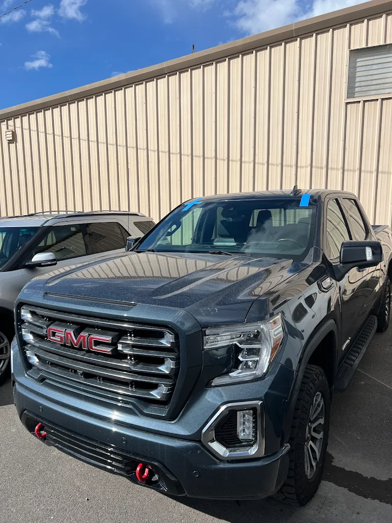 Auto glass repair and windshield replacement in Salt Lake City at Raul Auto Glass