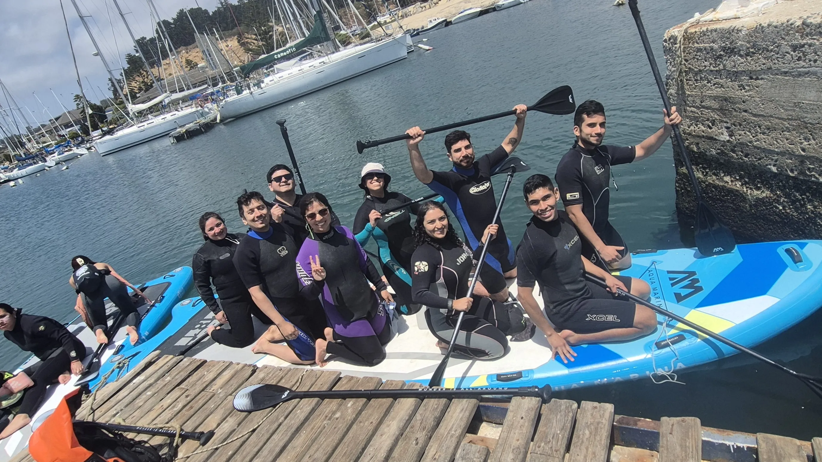 Grupo disfrutando SUP