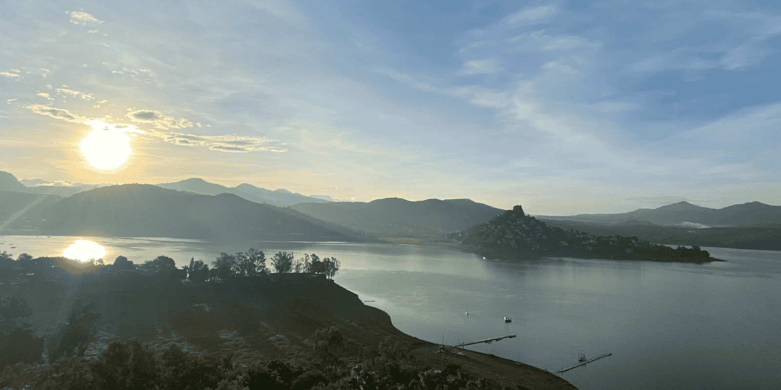 El Santuario — Vista panorámica al lago