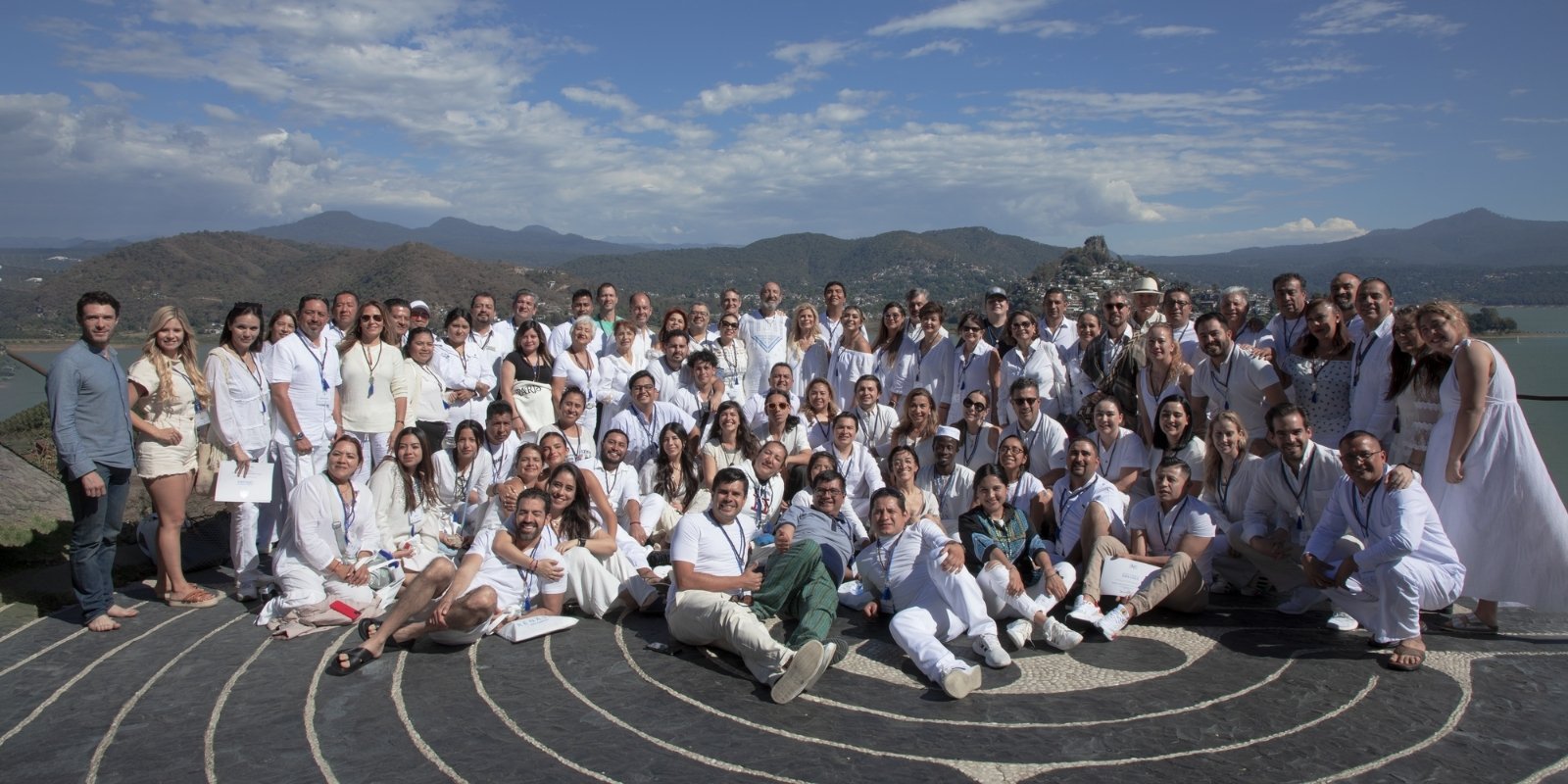 Grupo completo al atardecer