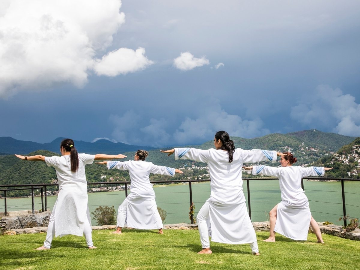 Meditación grupal al amanecer