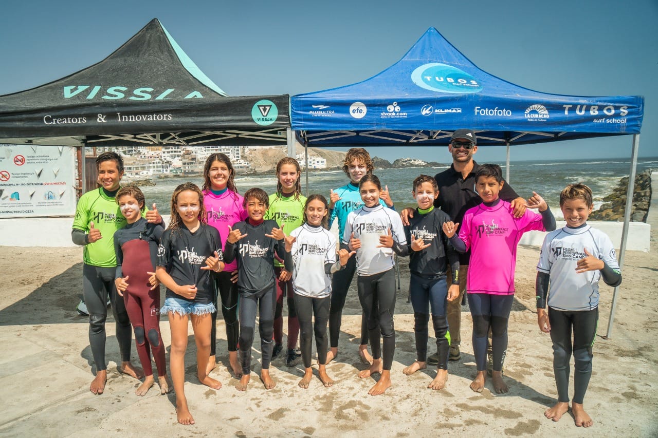 Jóvenes de la generación del High Performance Surf Camp
