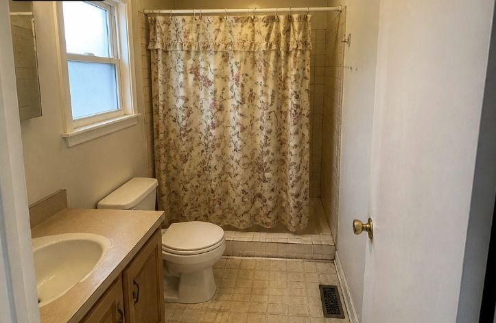 Bathroom before renovation