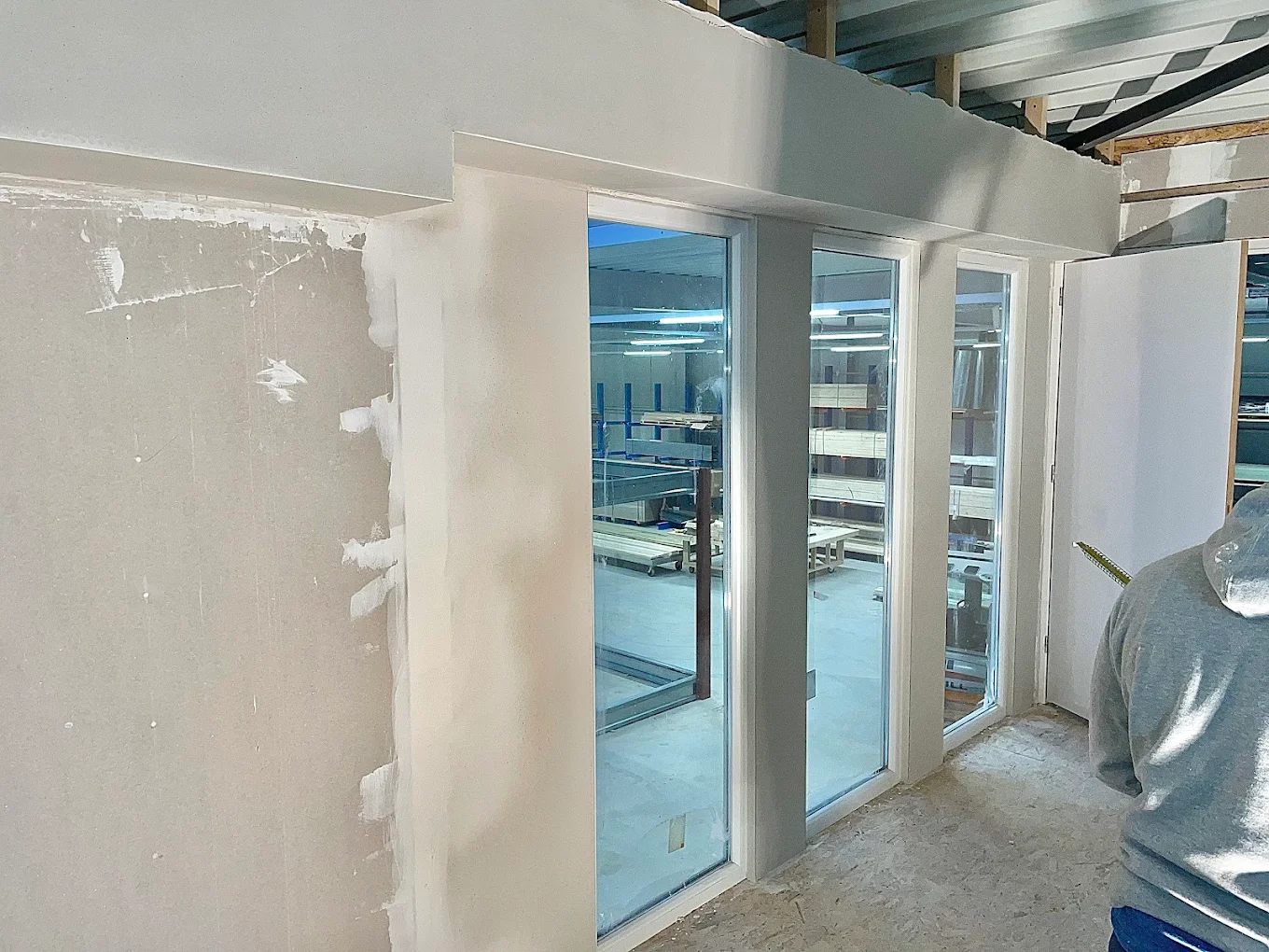 Strak plafond stucwerk
