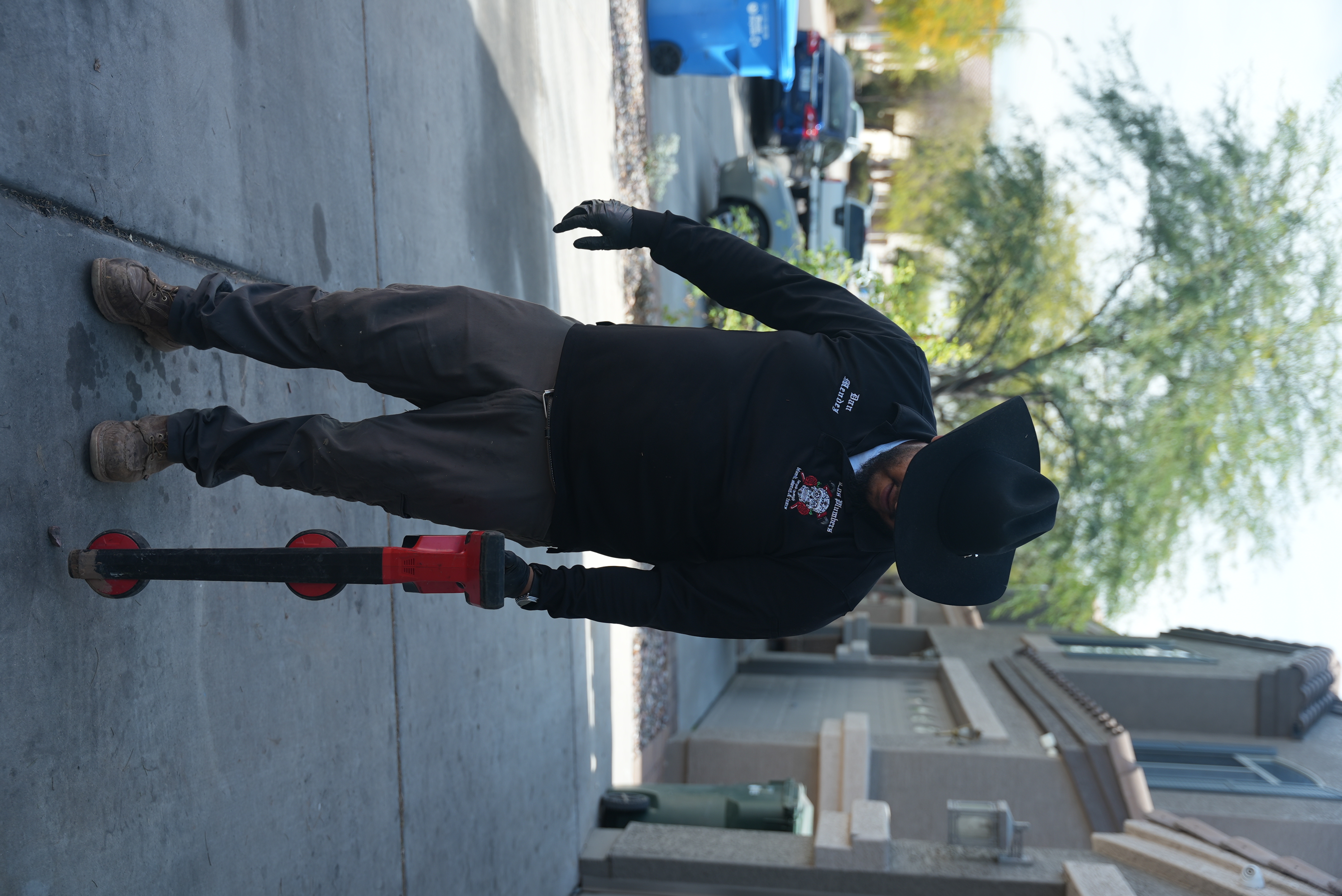 Los Plumbers owner Dan doing measurements